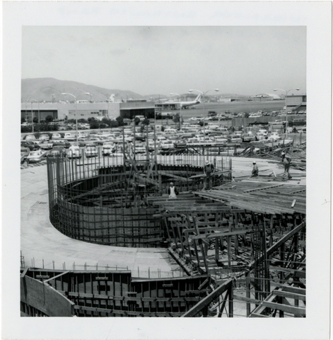 Photograph: San Francisco International Airport (SFO), construction