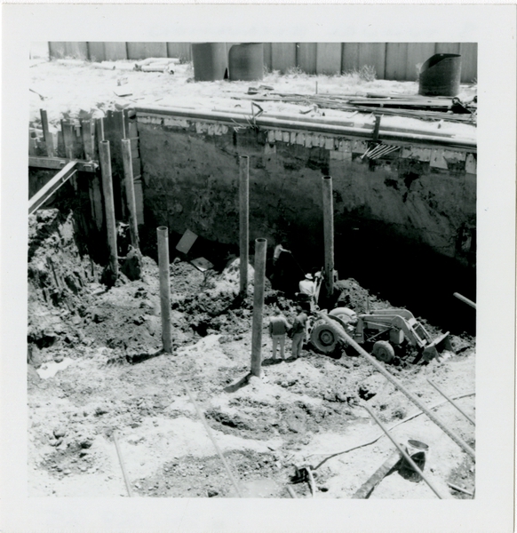 Image: photograph: San Francisco International Airport (SFO), construction
