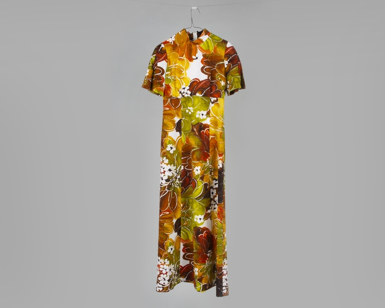 Image: stewardess dress: United Air Lines, Hawai’i service holomu’u