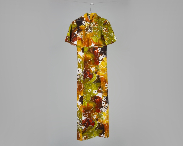 Image: stewardess dress: United Air Lines, Hawai’i service holomu’u