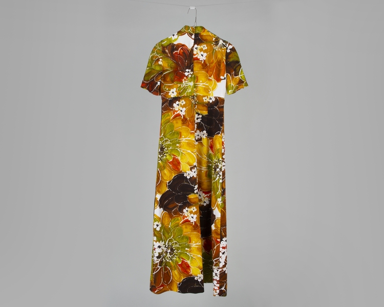 Image: stewardess dress: United Air Lines, Hawai’i service holomu’u