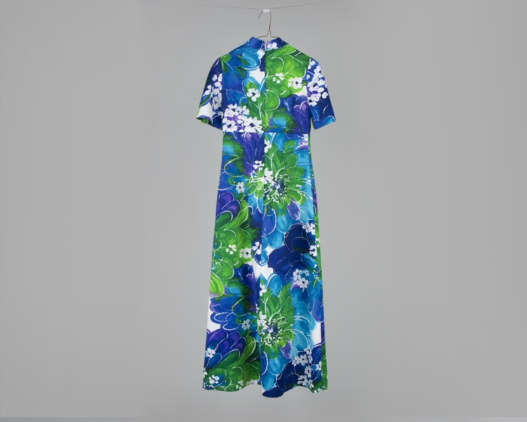 Image: stewardess dress: United Air Lines, Hawai’i service holomu’u