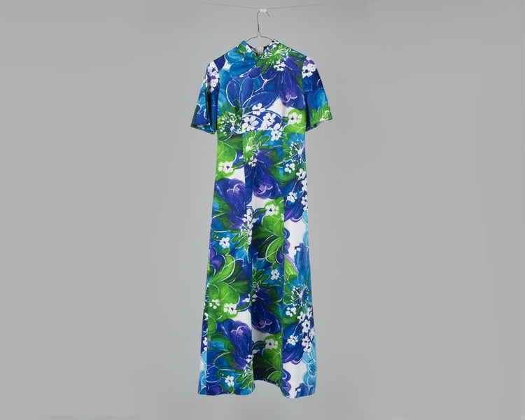 Image: stewardess dress: United Air Lines, Hawai’i service holomu’u