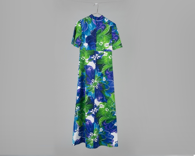 Image: stewardess dress: United Air Lines, Hawai’i service holomu’u