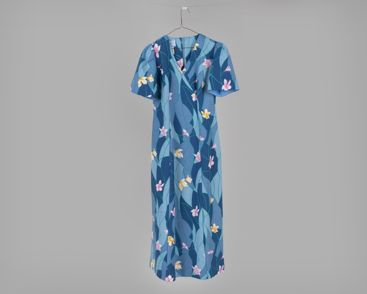 Image: flight attendant dress: United Airlines, Hawai’i service