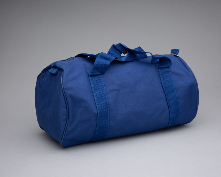 Image: duffle bag: United Airlines, United Vacations