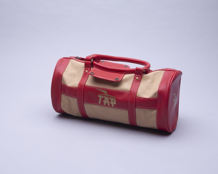 Image: mini-duffle bag: TAP Air Portugal