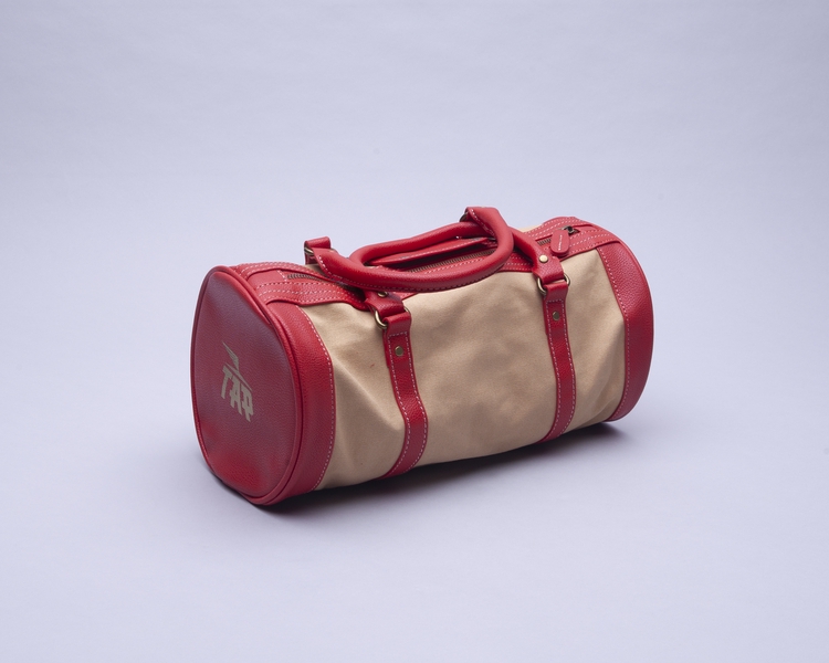Image: mini-duffle bag: TAP Air Portugal