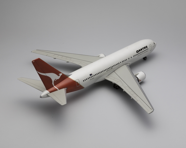 Image: model airplane: Qantas Airways, Boeing 767-200