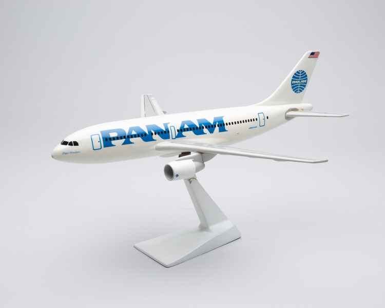Image: model airplane: Pan American World Airways, Airbus A310 Clipper Frankfurt