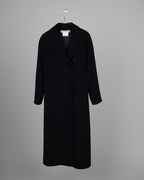 Image: flight attendant coat: China Airlines