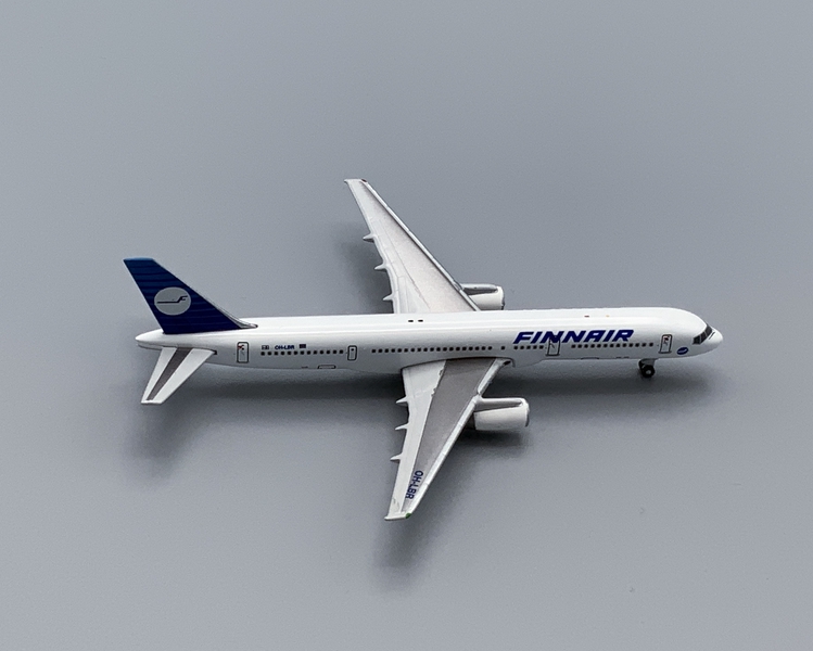 Image: miniature model airplane: Finnair, Boeing 757-200