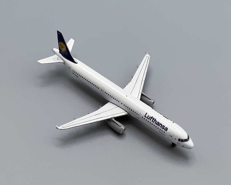 Image: miniature model airplane: Lufthansa German Airlines, Airbus A321
