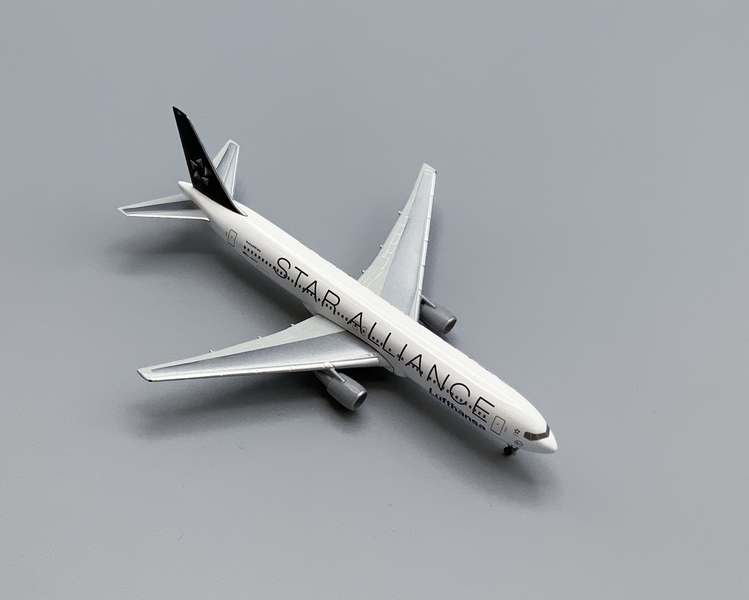 Image: miniature model airplane: Lufthansa German Airlines, Boeing 767-300ER D-ABUV
