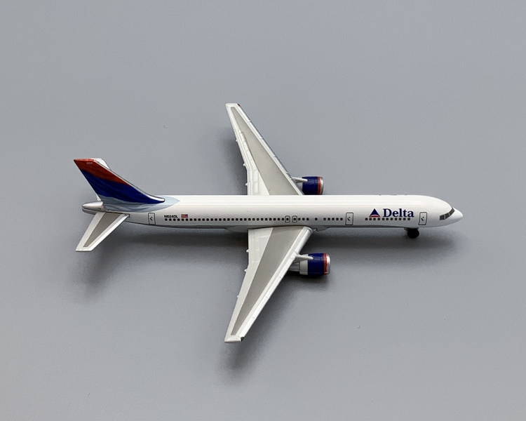 Image: miniature model airplane: Delta Air Lines, Boeing 757-200