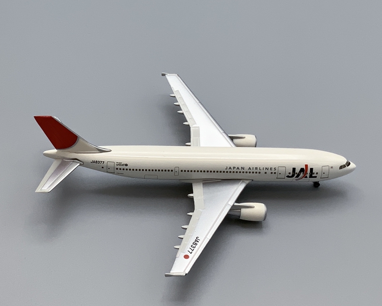 Image: miniature model airplane: Japan Airlines, Airbus A300-600R