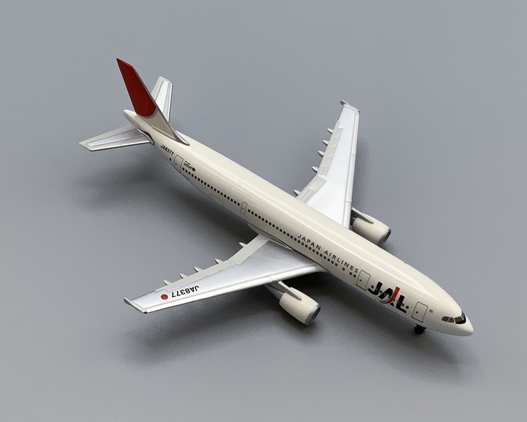 Image: miniature model airplane: Japan Airlines, Airbus A300-600R