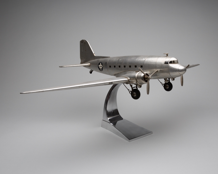 Image: model airplane: CNAC (China National Aviation Corporation), Douglas DC-3