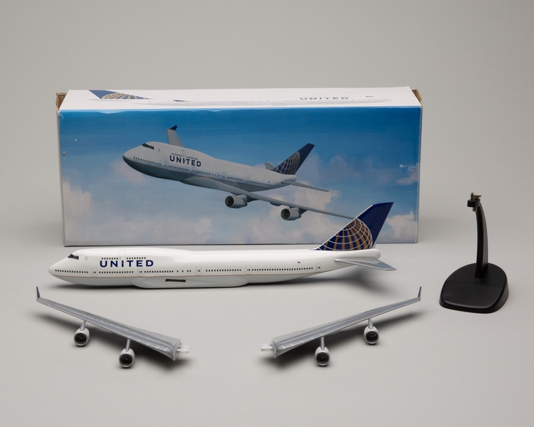 Image: model airplane: United Airlines, Boeing 747-400