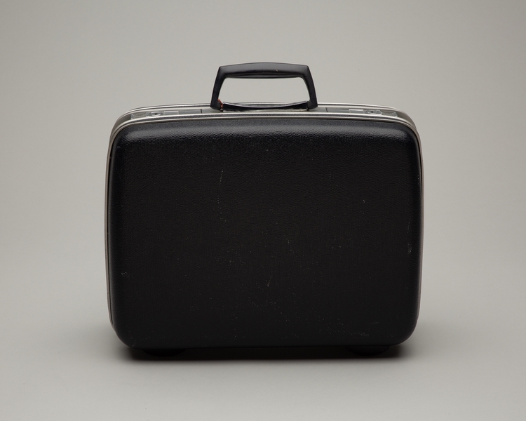 Image: flight attendant suitcase: Samsonite, United Air Lines