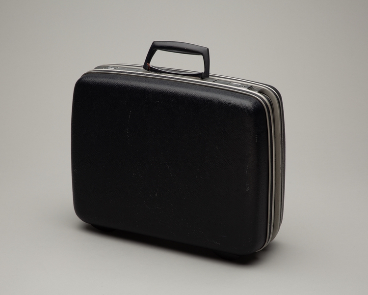 Image: flight attendant suitcase: Samsonite, United Air Lines