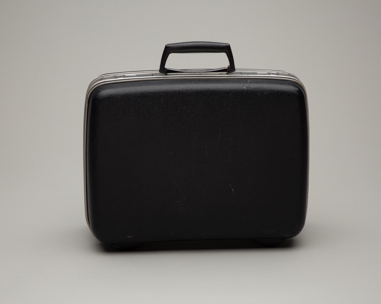 Image: flight attendant suitcase: Samsonite, United Air Lines