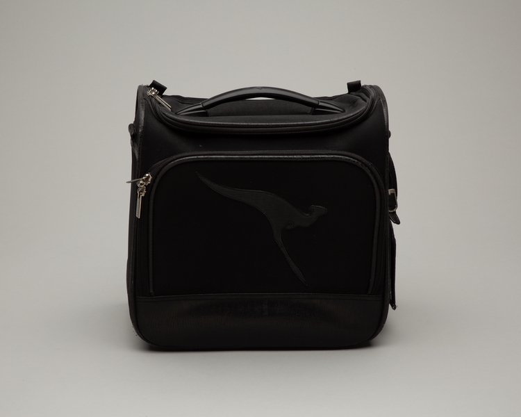 Image: crew kit: Qantas Airways