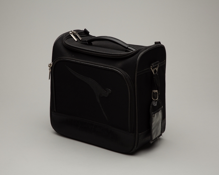 Image: crew kit: Qantas Airways