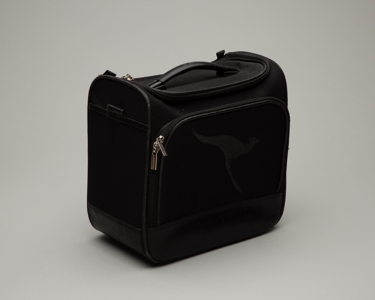 Image: crew kit: Qantas Airways