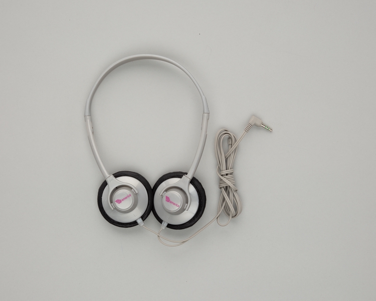 Image: inflight headset: Virgin America