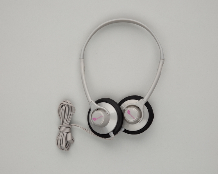 Image: inflight headset: Virgin America