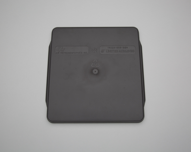 Image: meal tray: United Airlines