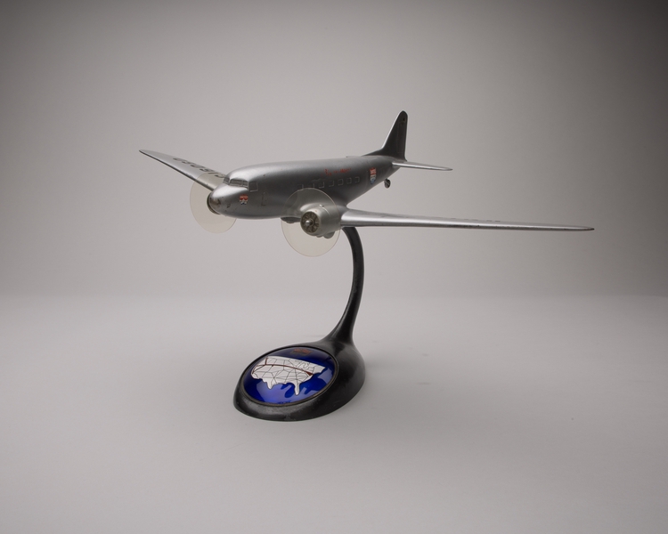 Image: model airplane: United Air Lines, Douglas DC-3