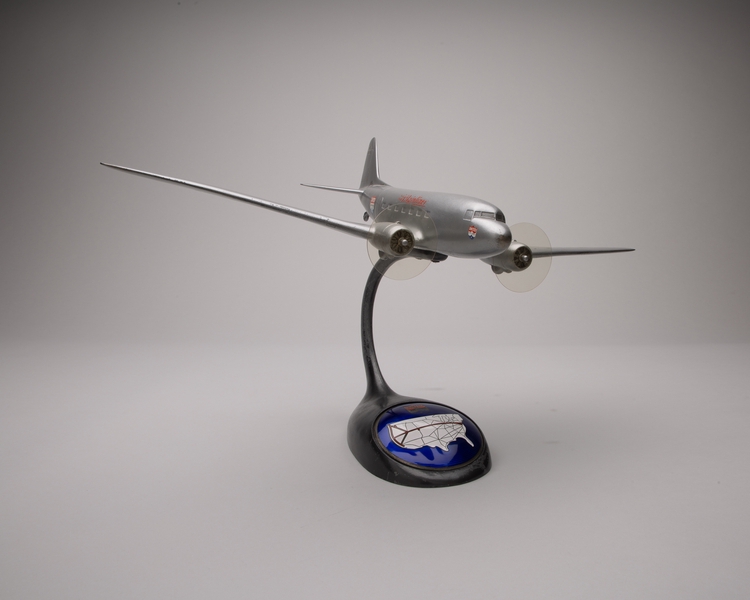 Image: model airplane: United Air Lines, Douglas DC-3