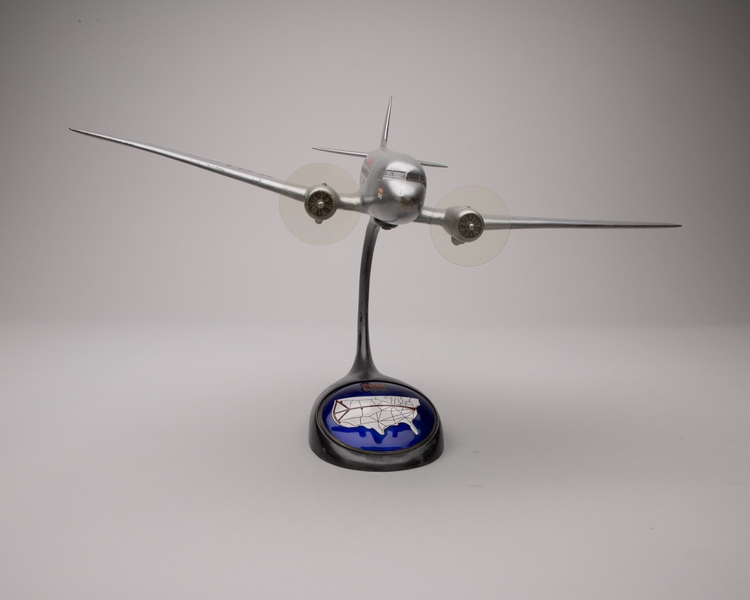Image: model airplane: United Air Lines, Douglas DC-3