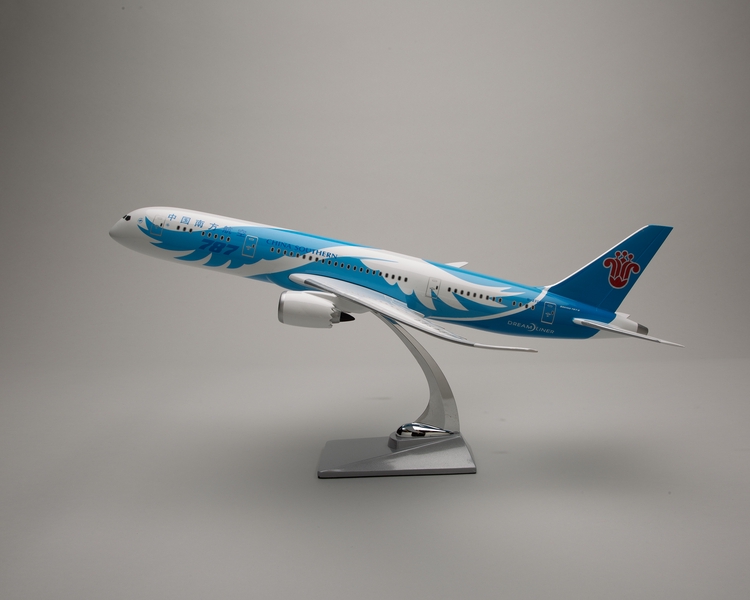 Image: model airplane: China Southern Airlines, Boeing 787 Dreamliner