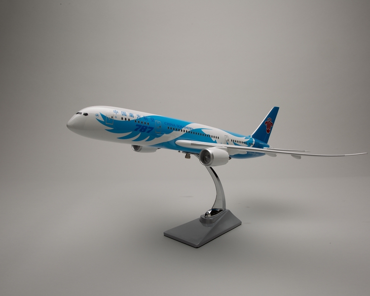 Image: model airplane: China Southern Airlines, Boeing 787 Dreamliner