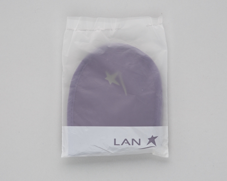 Image: sleep mask kit: LAN-Chile (Linea Aerea Nacional)