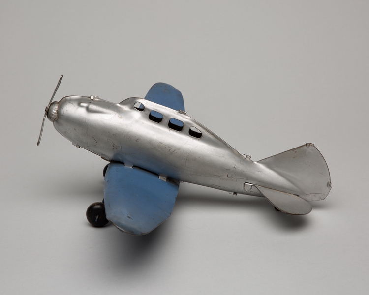 Image: toy airplane: low wing monoplane