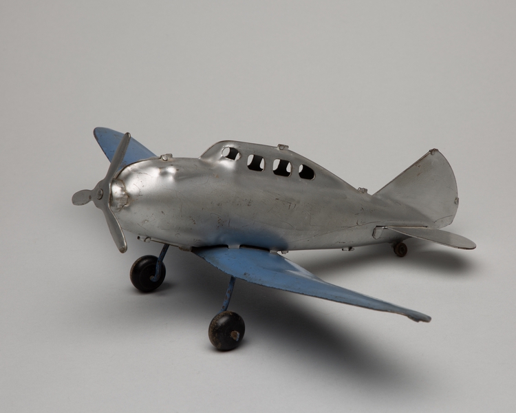 Image: toy airplane: low wing monoplane