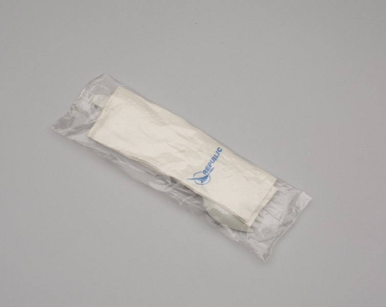 Image: utensil set: Republic Airlines
