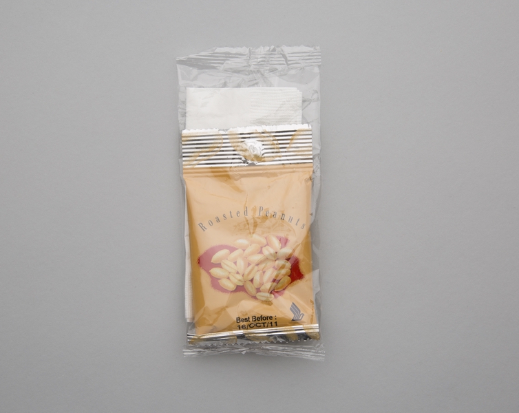 Image: snack packaging: Singapore Airlines