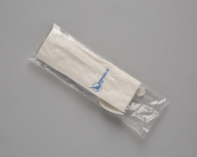 Image: utensil set: Republic Airlines