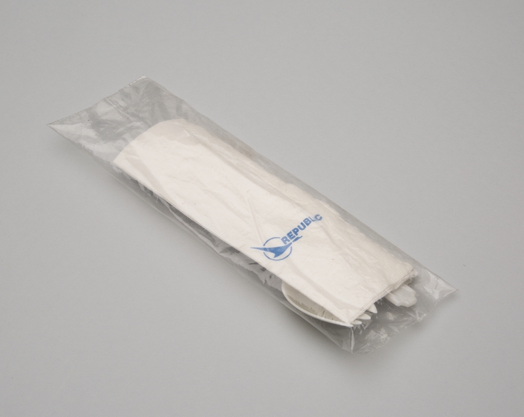Image: utensil set: Republic Airlines