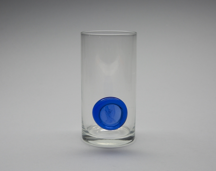 Image: tall tumbler: American Airlines
