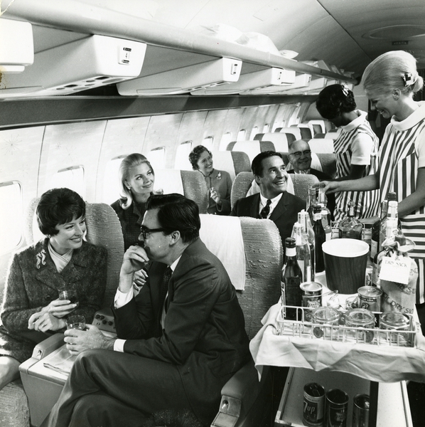 Image: tall tumbler: American Airlines