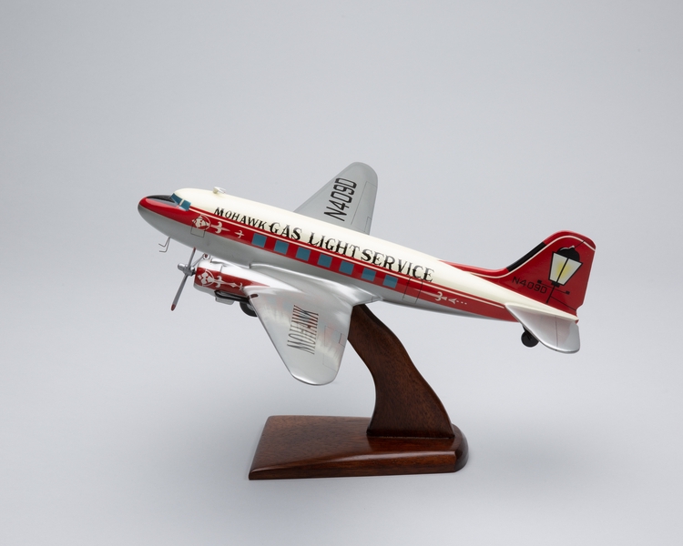 Image: model airplane: Mohawk Airlines Gas Light Service, Douglas DC-3