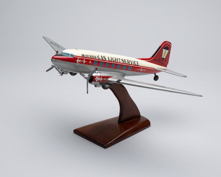 Image: model airplane: Mohawk Airlines Gas Light Service, Douglas DC-3