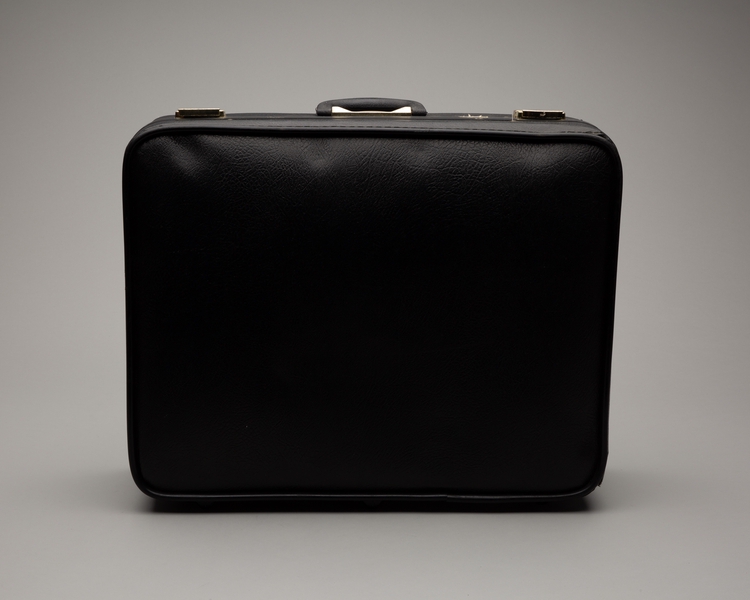 Image: flight officer suitcase: United Airlines