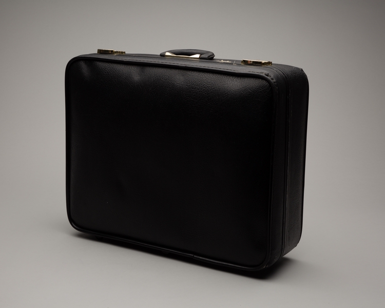 Image: flight officer suitcase: United Airlines